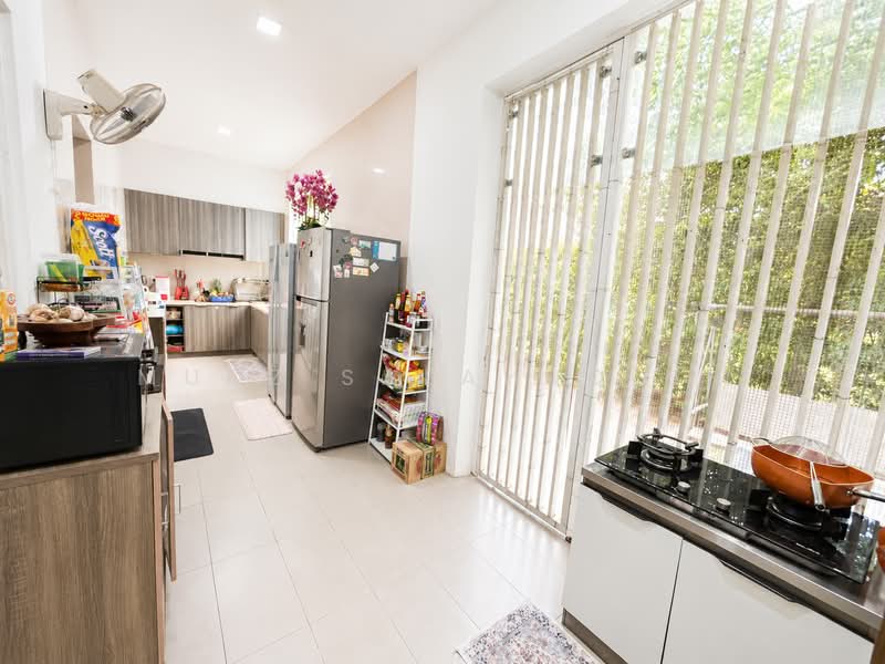 Bungalow House for Sale in Lakefront Villa (Cyberjaya) - Mudz Salahuddin - Kitchen - PropertyGuru.com.my