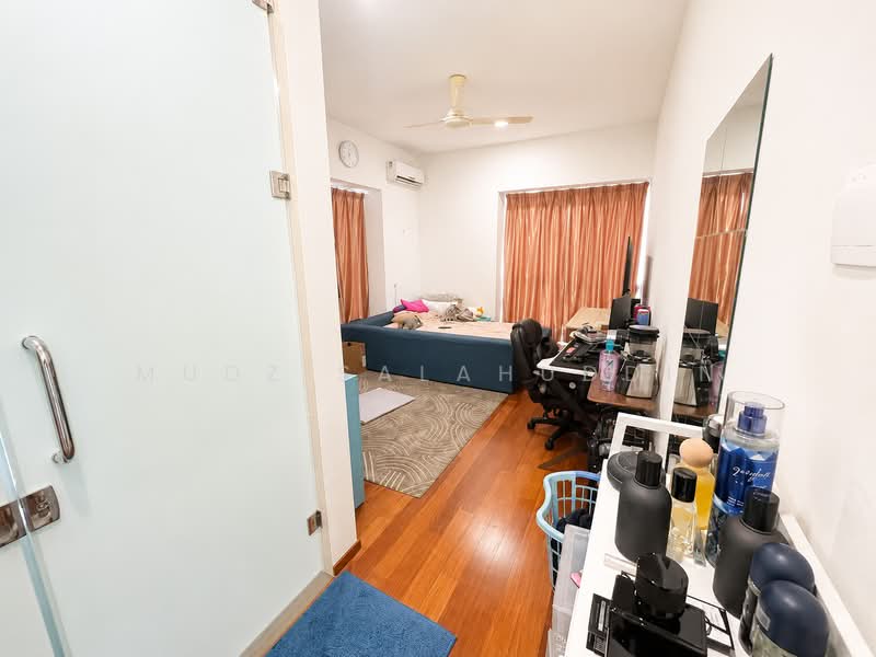 Bungalow House for Sale in Lakefront Villa (Cyberjaya) - Mudz Salahuddin - Bedroom - PropertyGuru.com.my