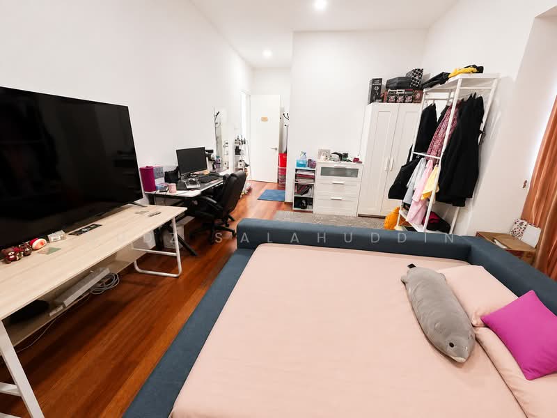 Bungalow House for Sale in Lakefront Villa (Cyberjaya) - Mudz Salahuddin - Bedroom - PropertyGuru.com.my
