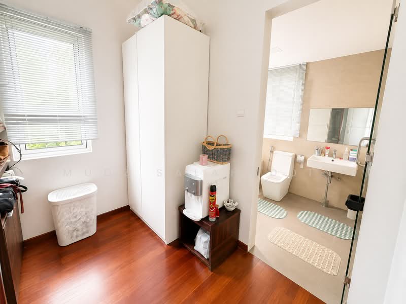 Bungalow House for Sale in Lakefront Villa (Cyberjaya) - Mudz Salahuddin - Bathroom - PropertyGuru.com.my