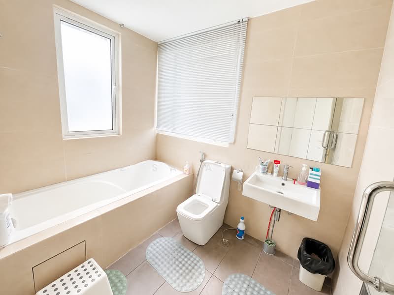 Bungalow House for Sale in Lakefront Villa (Cyberjaya) - Mudz Salahuddin - Bathroom - PropertyGuru.com.my
