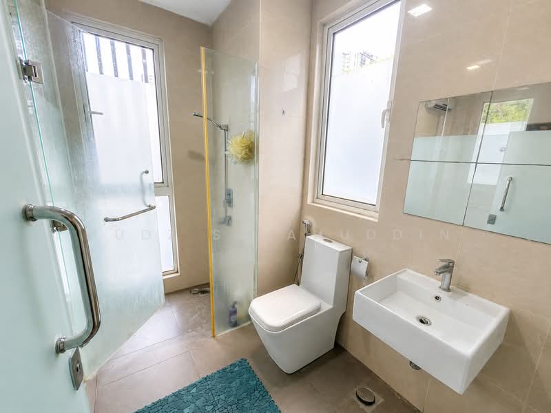 Bungalow House for Sale in Lakefront Villa (Cyberjaya) - Mudz Salahuddin - Bathroom - PropertyGuru.com.my