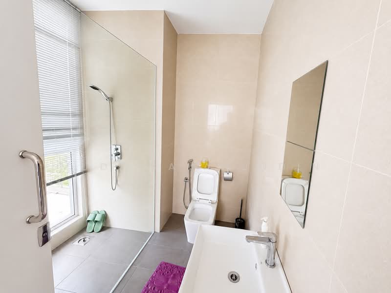 Bungalow House for Sale in Lakefront Villa (Cyberjaya) - Mudz Salahuddin - Bathroom - PropertyGuru.com.my