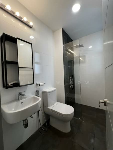 Service Residence for Sale at Ten Kinrara - Andrew Gow - Bathroom - PropertyGuru.com.my