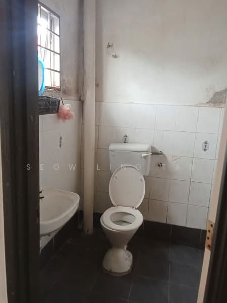 2-storey Terraced House for Sale in Taman Desa Melor (Senawang) - Seow Ling Tan - Bathroom - PropertyGuru.com.my