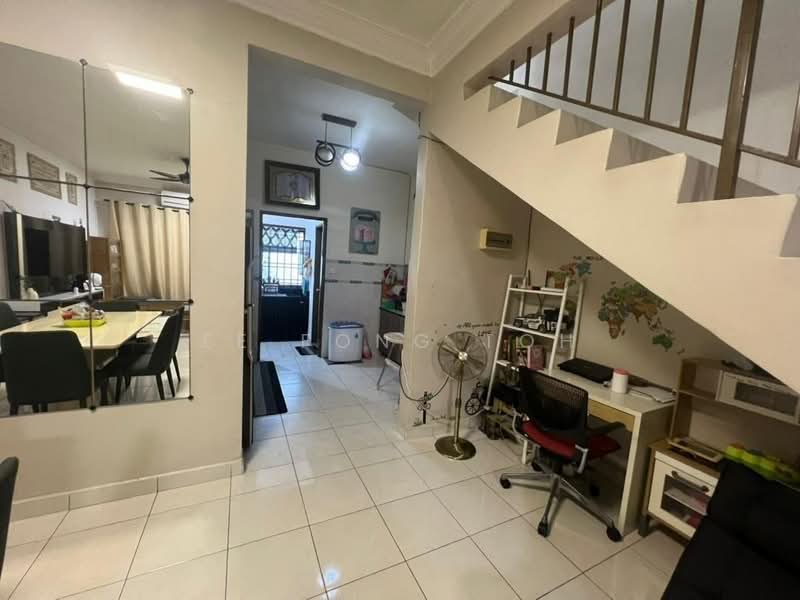 Rumah Teres 1 Tingkat untuk Dijual di Taman Seri Austin (Tebrau) - Ee Fong Toh - Dining Room - PropertyGuru.com.my