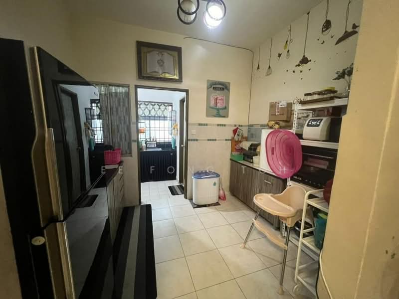 Rumah Teres 1 Tingkat untuk Dijual di Taman Seri Austin (Tebrau) - Ee Fong Toh - Kitchen - PropertyGuru.com.my