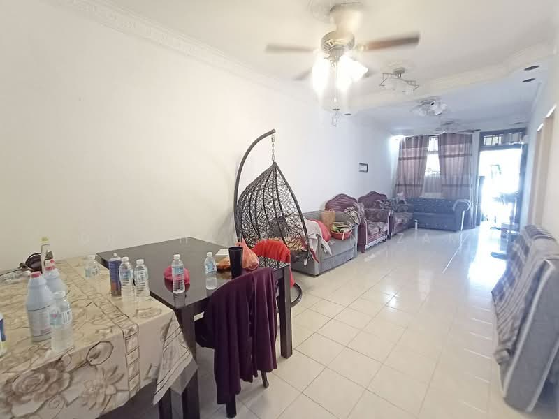 1-storey Terraced House for Sale in Bandar Putera (Klang) - Dr Shahril Nizam - Living Room - PropertyGuru.com.my
