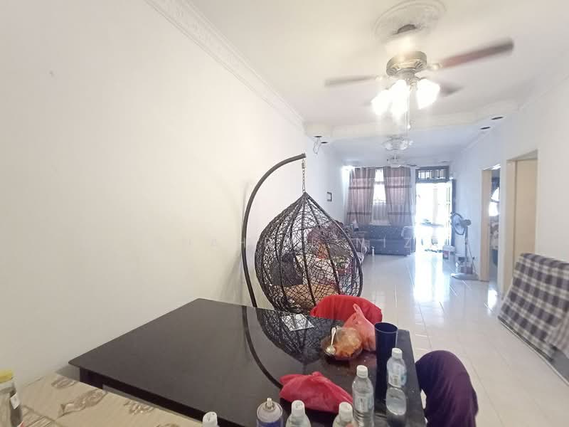 1-storey Terraced House for Sale in Bandar Putera (Klang) - Dr Shahril Nizam - Living Room - PropertyGuru.com.my