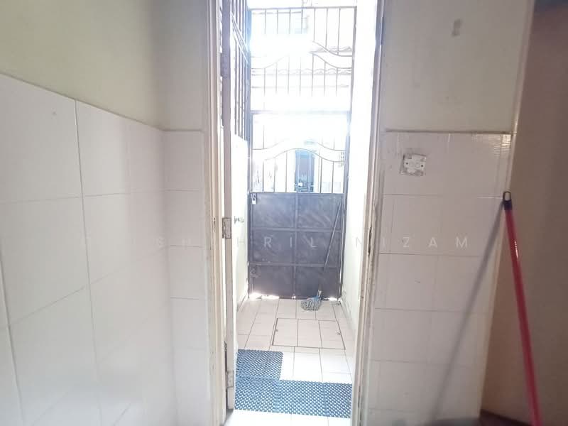 1-storey Terraced House for Sale in Bandar Putera (Klang) - Dr Shahril Nizam - Entrance - PropertyGuru.com.my