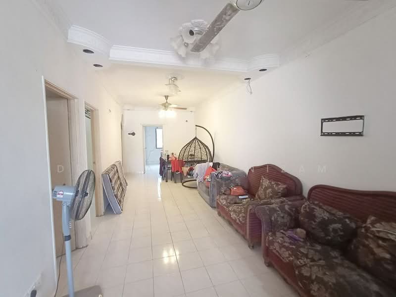 1-storey Terraced House for Sale in Bandar Putera (Klang) - Dr Shahril Nizam - Living Room - PropertyGuru.com.my