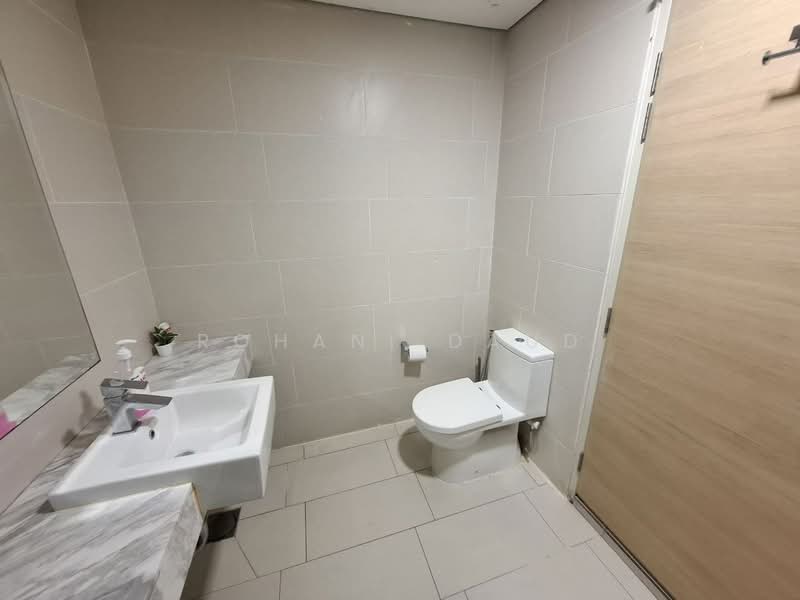 Servis Apartment untuk Dijual di Straits Residence (Serviced Suites) - Rohani Daud - Bathroom - PropertyGuru.com.my