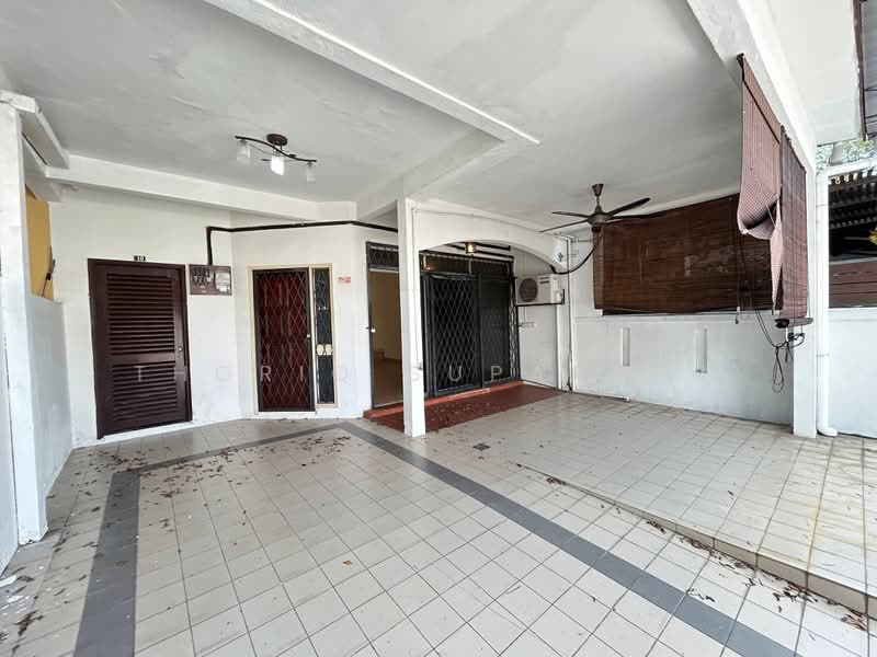 2-storey Terraced House for Rent in Ampang (Selangor) - Thoriq Suparman - Entrance - PropertyGuru.com.my