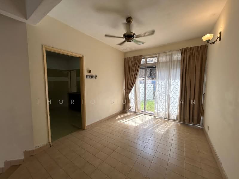 2-storey Terraced House for Rent in Ampang (Selangor) - Thoriq Suparman - Living Room - PropertyGuru.com.my