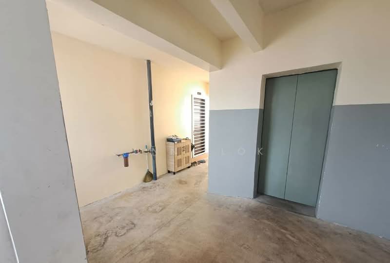 Rumah Flat untuk Dijual di Taman Pelangi Indah - Sunny Lok - Corridor - PropertyGuru.com.my