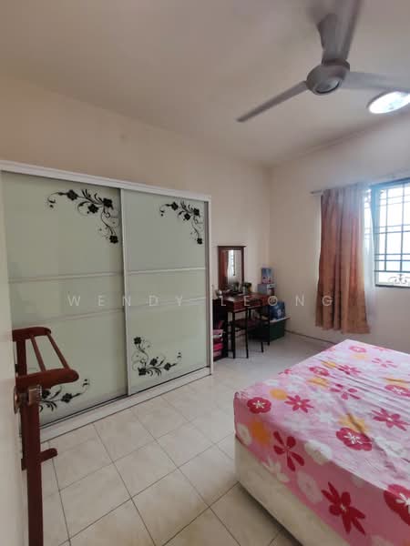 Pangsapuri untuk Dijual di Desaminium Rimba - Wendy Leong - Bedroom - PropertyGuru.com.my