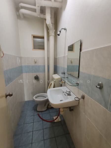 Pangsapuri untuk Dijual di Desaminium Rimba - Wendy Leong - Bathroom - PropertyGuru.com.my