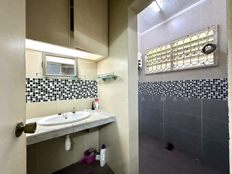 1-storey Terraced House for Sale in Ampang Jaya (Ampang) - Yasmin Sulaiman - Bathroom - PropertyGuru.com.my