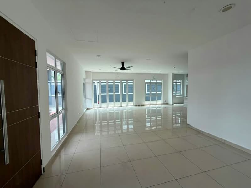 Rumah Berkembar untuk Dijual di Elmina (Shah Alam) - Chee Hin - Living Room - PropertyGuru.com.my