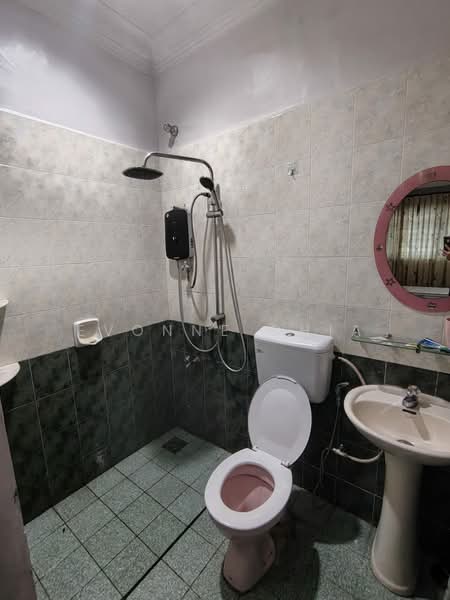 1-storey Terraced House for Rent in Bandar Putra (Kulai) - Evonne Chia - Bathroom - PropertyGuru.com.my