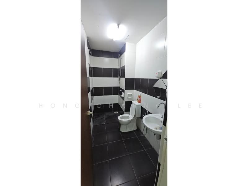 Service Residence for Rent at Sky Oasis Residence (Pangsapuri Oasis 1) - Hong Charng Lee - Bathroom - PropertyGuru.com.my