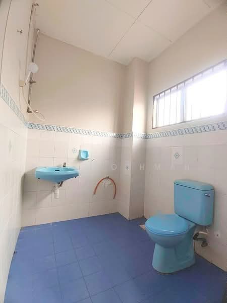 2-storey Terraced House for Sale in Senawang (Negeri Sembilan) - Azrul Othman - Bathroom - PropertyGuru.com.my