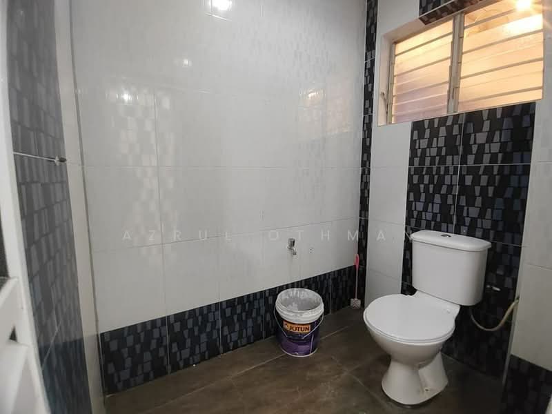 2-storey Terraced House for Sale in Senawang (Negeri Sembilan) - Azrul Othman - Bathroom - PropertyGuru.com.my