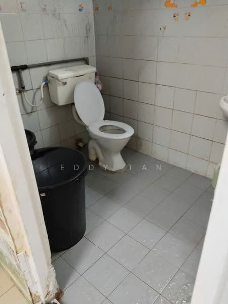 Rumah Flat untuk Dijual di Glen Court - Eddy TAN - Bathroom - PropertyGuru.com.my