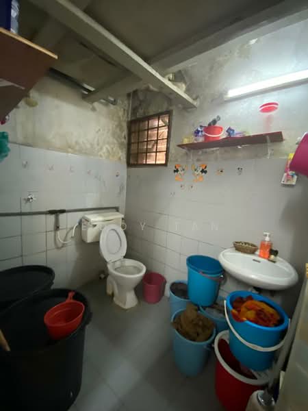 Rumah Flat untuk Dijual di Glen Court - Eddy TAN - Bathroom - PropertyGuru.com.my