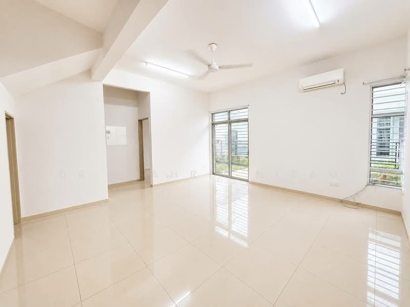 Rumah Berkembar untuk Dijual di Jenjarom (Selangor) - Dr Shahril Nizam - Living Room - PropertyGuru.com.my