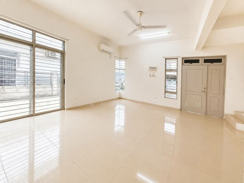Rumah Berkembar untuk Dijual di Jenjarom (Selangor) - Dr Shahril Nizam - Living Room - PropertyGuru.com.my