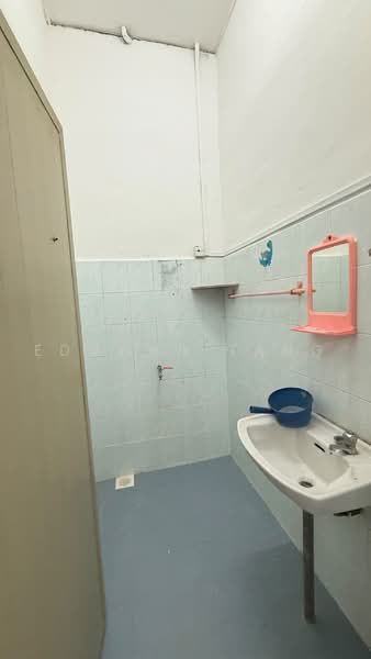 Rumah Teres 1 Tingkat untuk Dijual di Taman Johor Jaya (Johor Bahru) - Edmond Tang - Bathroom - PropertyGuru.com.my