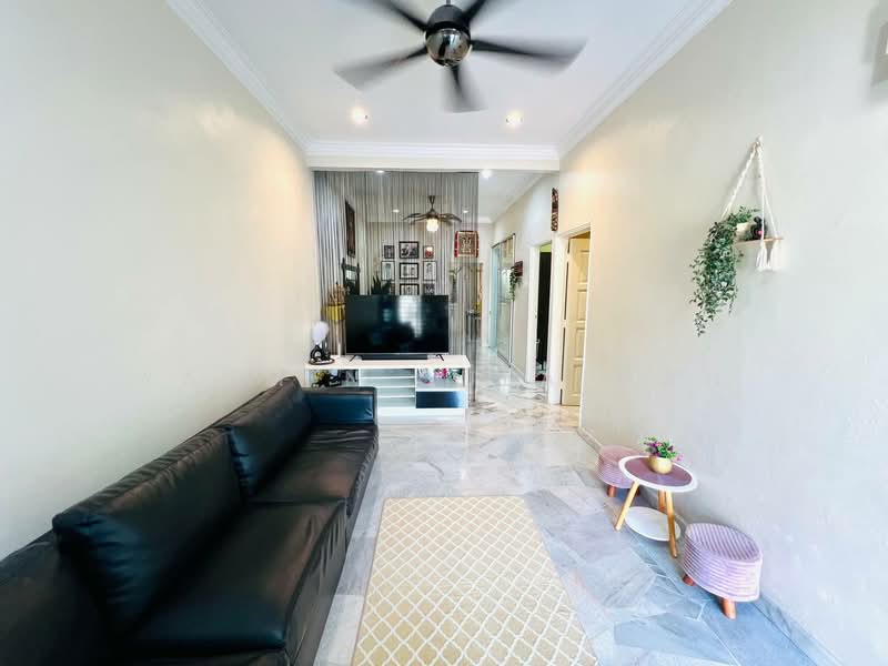 Rumah Teres 1 Tingkat untuk Dijual di Taman Sri Jelok (Kajang) - Yasmin Sulaiman - Living Room - PropertyGuru.com.my