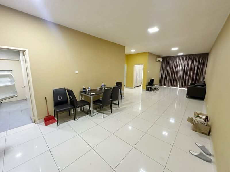 Kediaman Servis untuk Dijual di KSL Residence @ Daya - Daniel Yong - Living Room - PropertyGuru.com.my