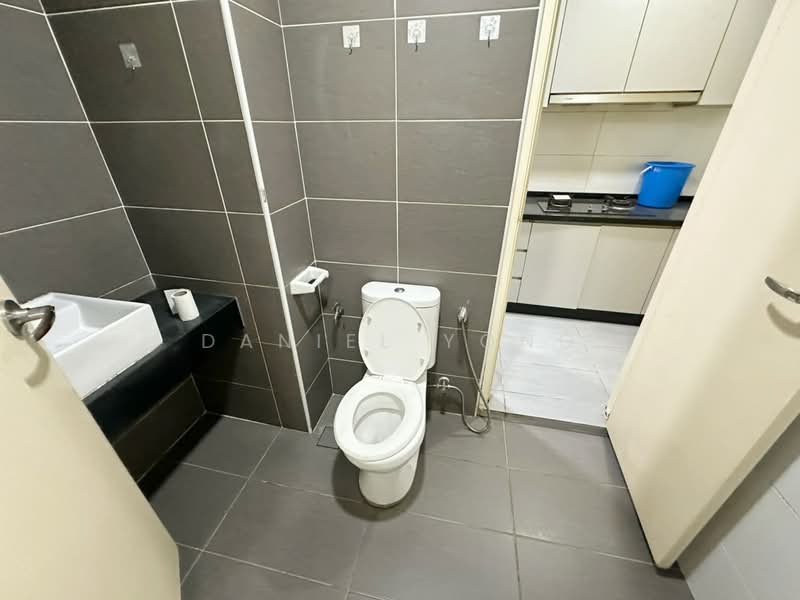 Kediaman Servis untuk Dijual di KSL Residence @ Daya - Daniel Yong - Bathroom - PropertyGuru.com.my
