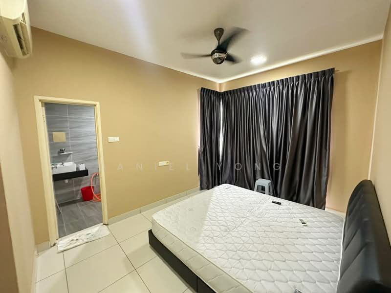 Kediaman Servis untuk Dijual di KSL Residence @ Daya - Daniel Yong - Bedroom - PropertyGuru.com.my