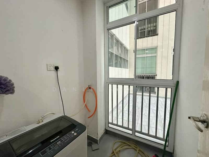 Kediaman Servis untuk Dijual di KSL Residence @ Daya - Daniel Yong - Balcony - PropertyGuru.com.my