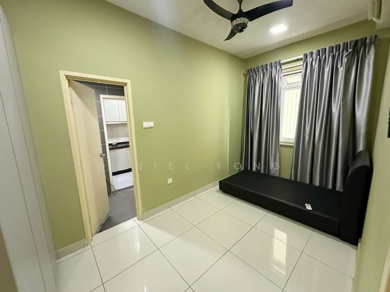 Kediaman Servis untuk Dijual di KSL Residence @ Daya - Daniel Yong - Bedroom - PropertyGuru.com.my