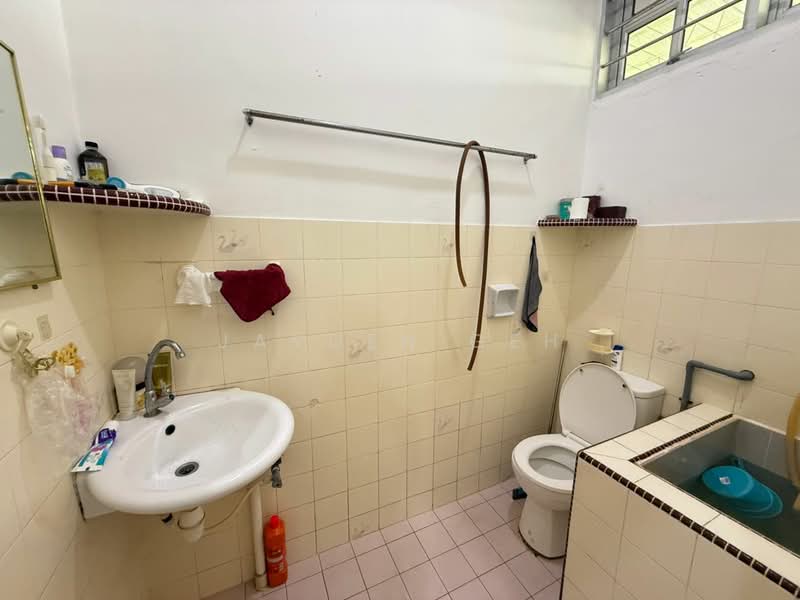 Rumah Berkembar untuk Dijual di Taman Sri Indah (Alor Setar) - Jayden Geh - Bathroom - PropertyGuru.com.my