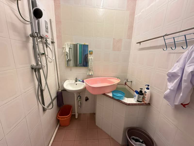Rumah Berkembar untuk Dijual di Taman Sri Indah (Alor Setar) - Jayden Geh - Bathroom - PropertyGuru.com.my