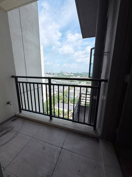 Kediaman Servis untuk Dijual di Country Garden Central Park - Daniel Yong - Balcony - PropertyGuru.com.my
