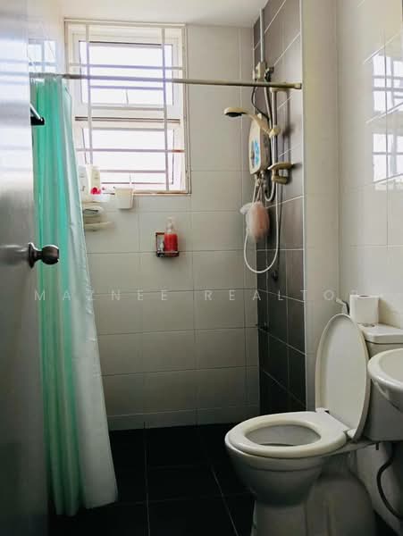 Condominium for Rent at Dwiputra Residences - Maznee Realtor - Bathroom - PropertyGuru.com.my