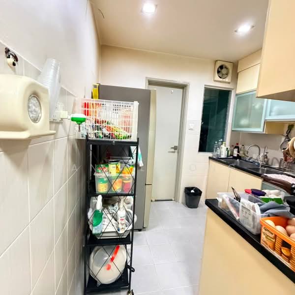 Servis Apartment untuk Dijual di SuriaMas Suites - Daniel Yong - Kitchen - PropertyGuru.com.my
