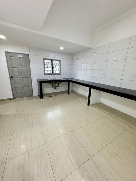 1-storey Terraced House for Sale in Taman Perling (Perling) - Daniel Yong - Kitchen - PropertyGuru.com.my