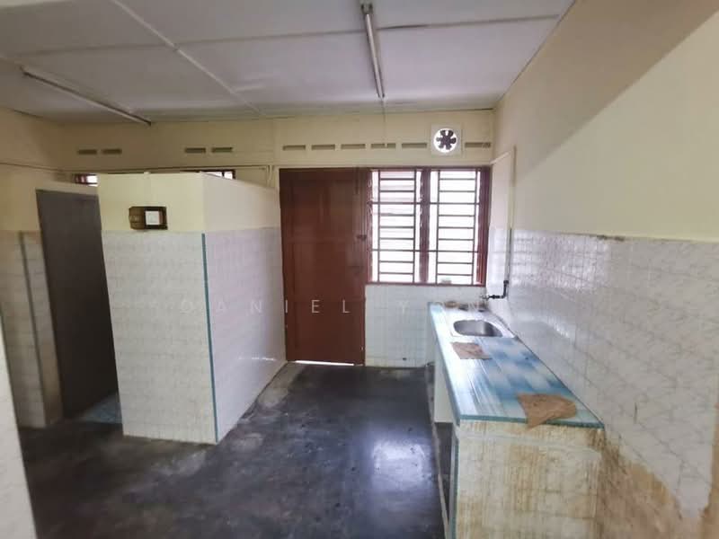 2-storey Terraced House for Sale in Taman Plentong Baru (Masai) - Daniel Yong - Kitchen - PropertyGuru.com.my
