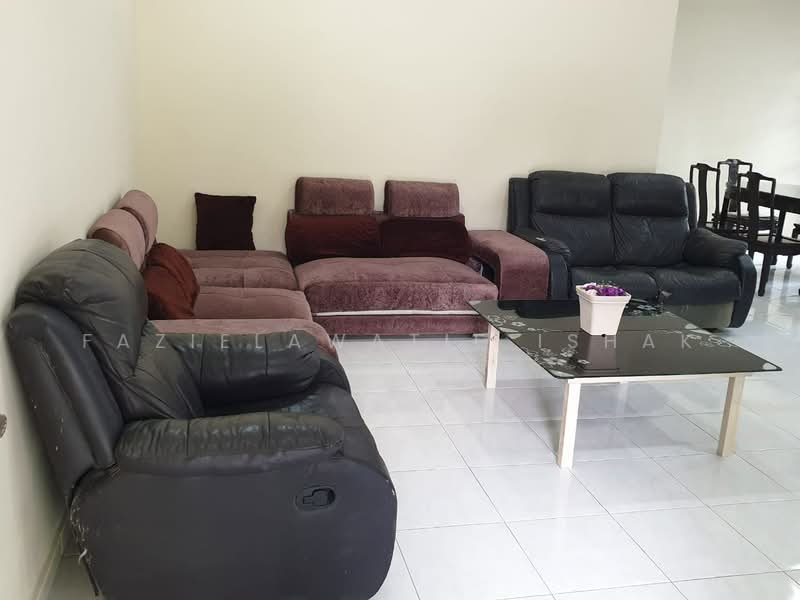 Rumah Teres 2-Tingkat untuk Dijual di Kuantan (Pahang) - Fazielawatie Ishak - Living Room - PropertyGuru.com.my