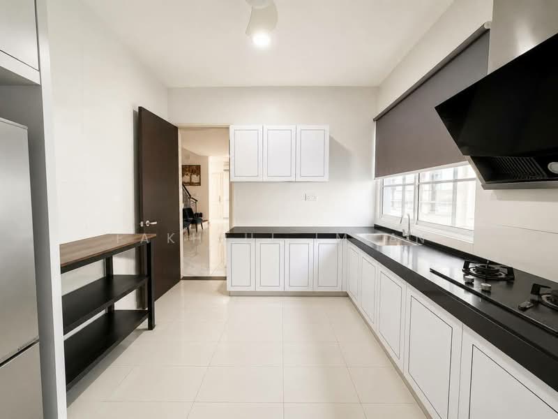 Cluster House for Sale in Taman Ekoflora (Johor Bahru) - Fakhrul Imlan - Kitchen - PropertyGuru.com.my