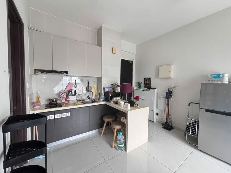 Condominium for Sale at Amberside @ Country Garden Danga Bay - Stella Narita - Kitchen - PropertyGuru.com.my