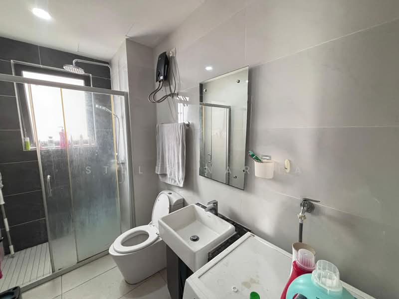 Condominium for Sale at Amberside @ Country Garden Danga Bay - Stella Narita - Bathroom - PropertyGuru.com.my