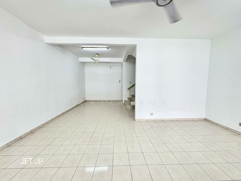 Rumah Teres 2 Tingkat untuk Dijual di Bandar Bukit Tinggi 2 (Klang) - Daniel Kok - Living Room - PropertyGuru.com.my